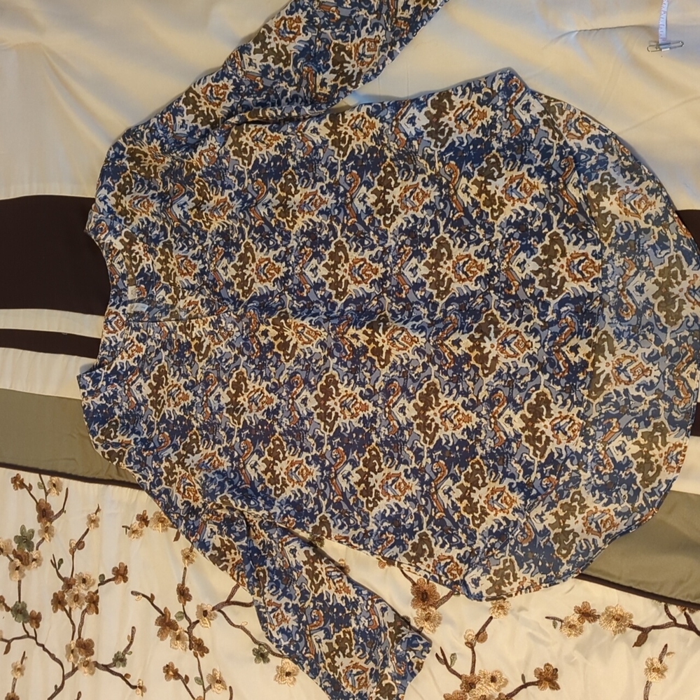 2/$10 Cato lightweight v-neck high-low shirt